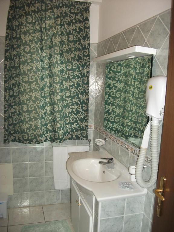 La Grotte Hotel