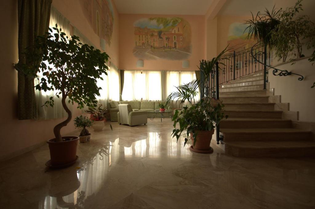 La Grotte Hotel 3*