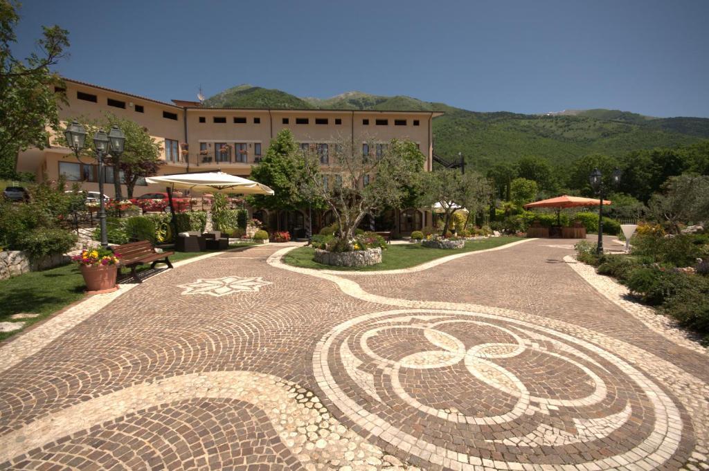 La Grotte Hotel 3*